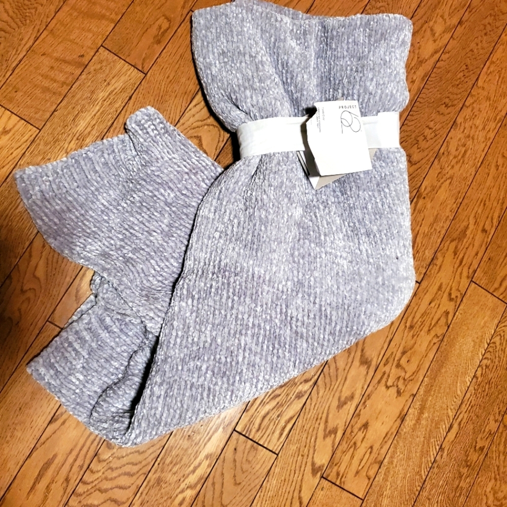 Throw blanket